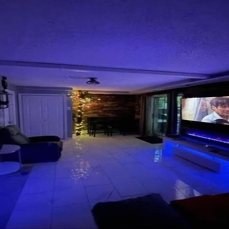 Brooklyn Spacious Space With Private Entrance, Bathroom, & Backyard - Full-Kitchen Нью-Йорк Екстер'єр фото