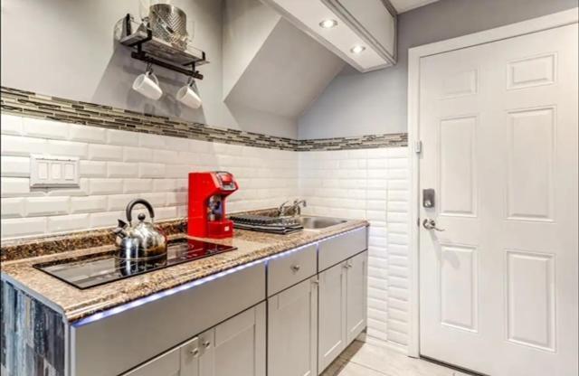Brooklyn Spacious Space With Private Entrance, Bathroom, & Backyard - Full-Kitchen Нью-Йорк Екстер'єр фото