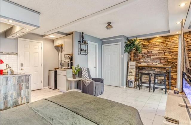Brooklyn Spacious Space With Private Entrance, Bathroom, & Backyard - Full-Kitchen Нью-Йорк Екстер'єр фото
